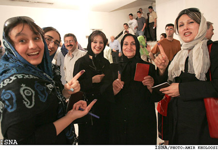 http://zirzameen.com/blog/media/blogs/a/iran-election33.jpg